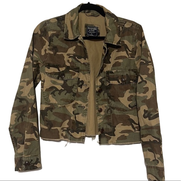Abercrombie & Fitch Jackets & Blazers - Abercrombie Army Green Camo Cropped Ribbon Jacket small